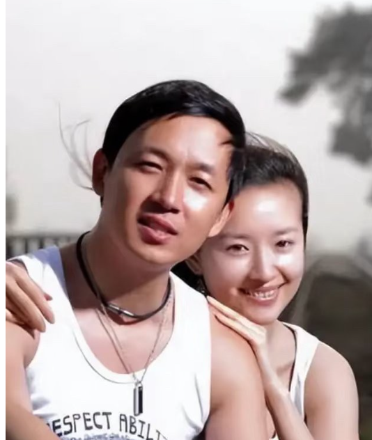 那么多明星里我最反感的就是董洁出轨就算了还恶人先告状，差一点把潘粤明毁了。说实