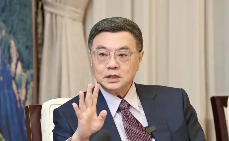 赖清德面临质疑后，卓荣泰连忙“护航”，却再次露出马脚！众所周知，蓝白绿在立院围