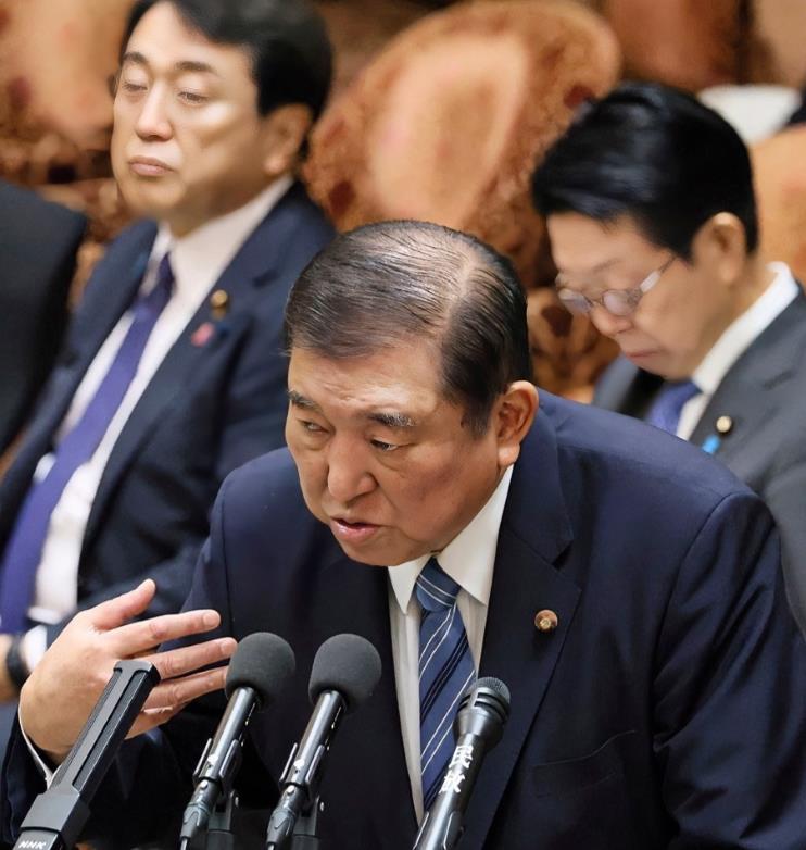 日本怂了！日本财政大臣加藤胜信表态与美国在关税谈判中可以利用日本手中的一万多亿美