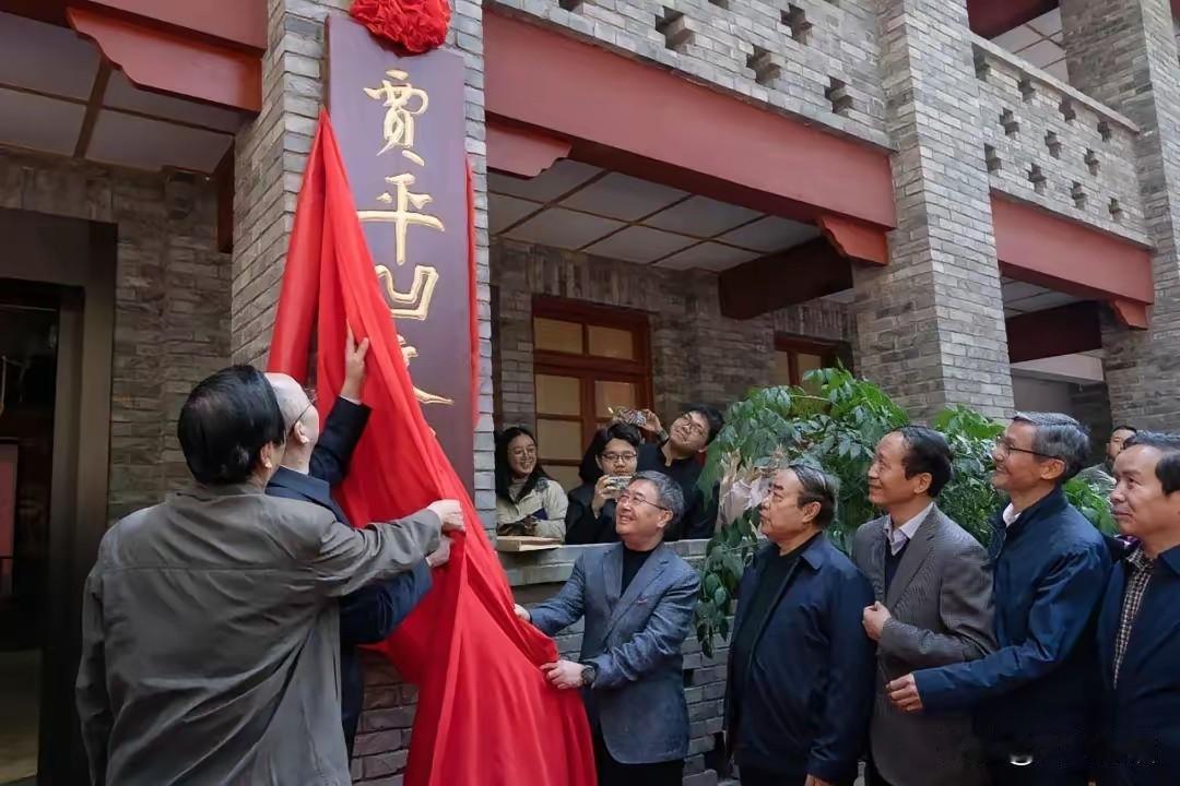 不得不佩服，贾平凹在这一领域是前无古人，后无来者！网传各地一共建了12座贾平凹