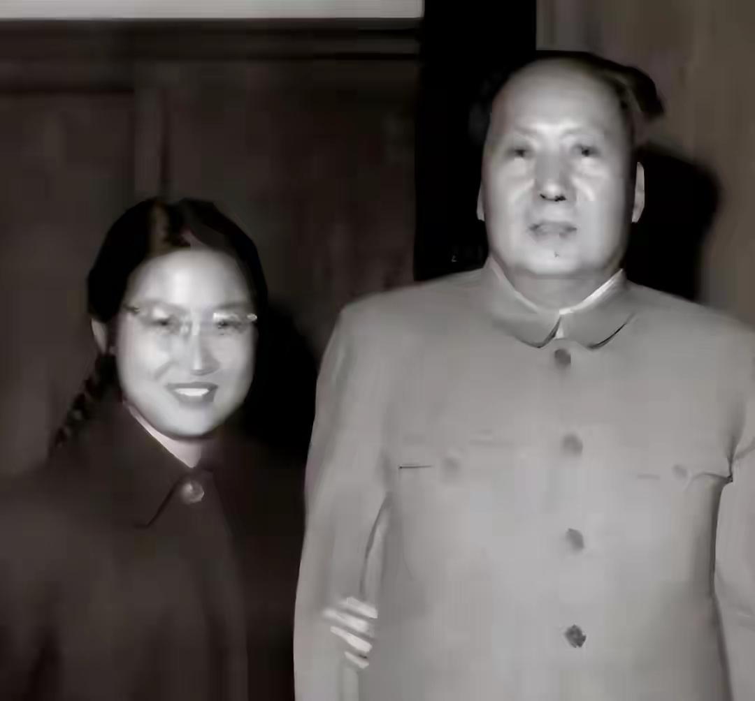 一生不徇私情的毛主席，为何因女儿怀孕探亲，当众怒斥女婿？1972年，怀有身