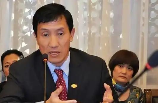 “中国拿什么挑战美国？中国人均收入只相当于美国的8%！”中国经济领域专家黄亚生做