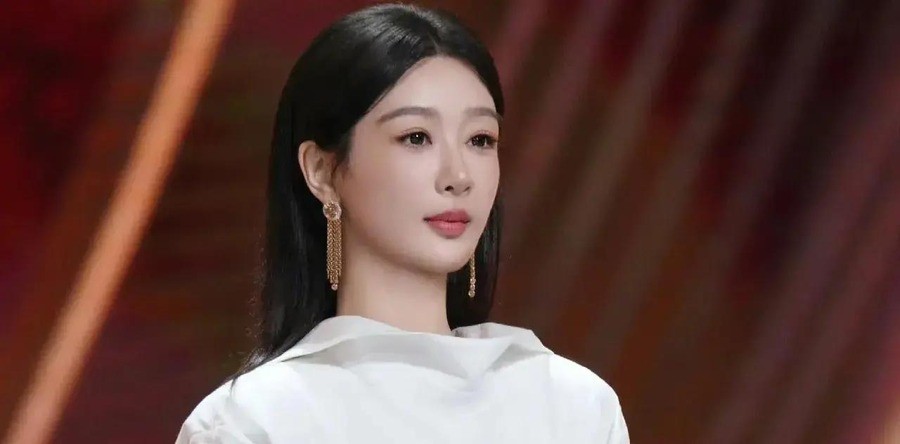 金鹰奖新规清退150万刷票，杨紫输给宋佳没拿视后，却靠喊梅婷一声妈妈和台下鼓掌上了半天热搜杨紫发了那