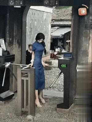 有一说一，这人真漂亮。