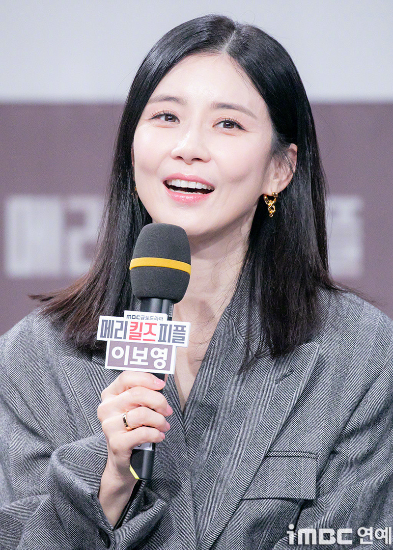 李宝英有望出演ENA新剧离婚调查官洪末琴女主角。李宝英饰演家庭法院家事调查官