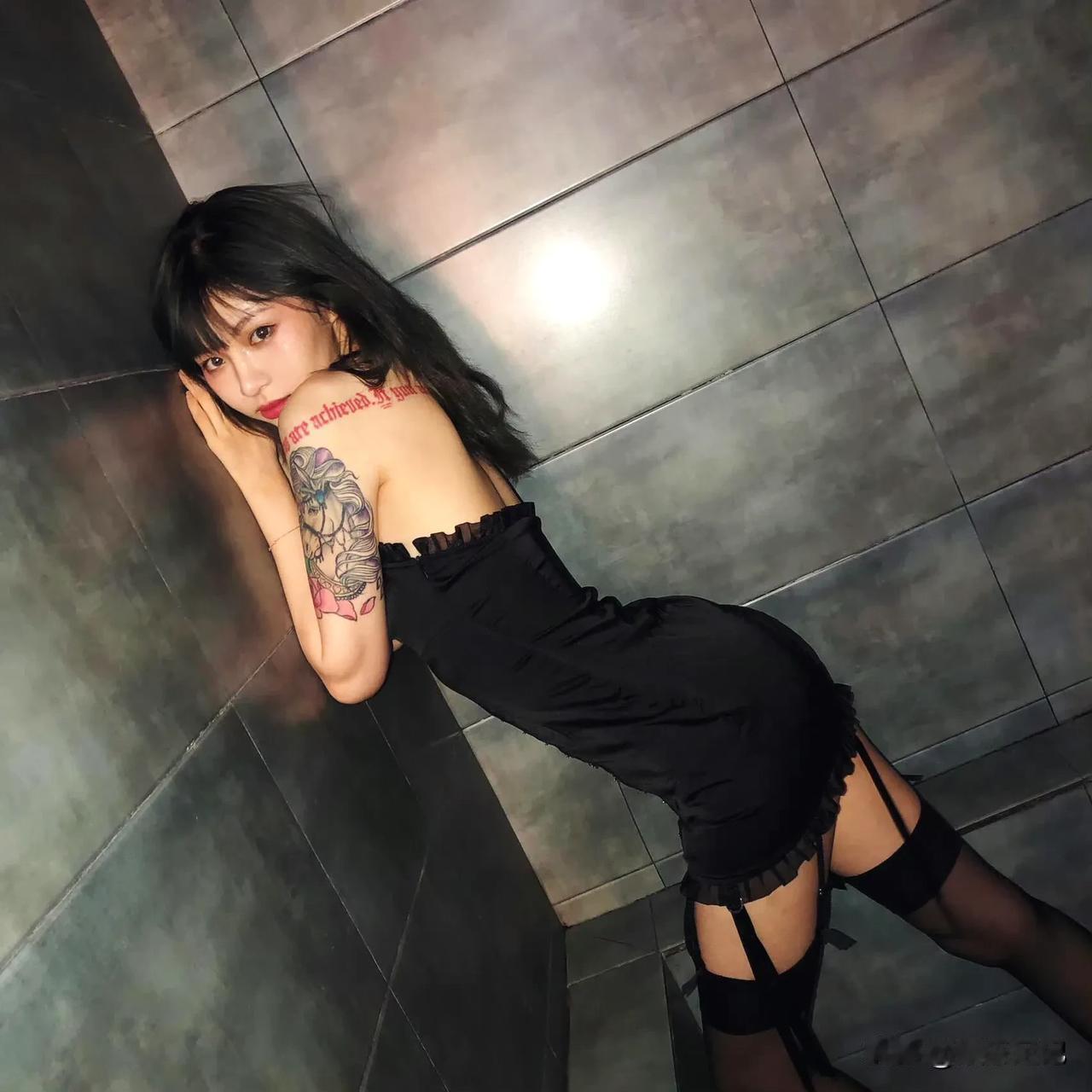 痞幼✖️吊带黑丝