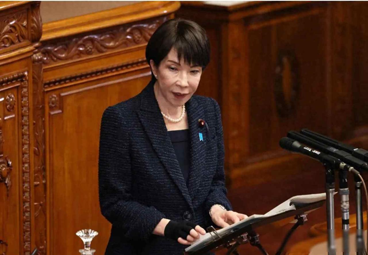 日本防卫白皮书草案曝光，高市早苗政府推军备升级，民众却在犹豫要不要跟上202