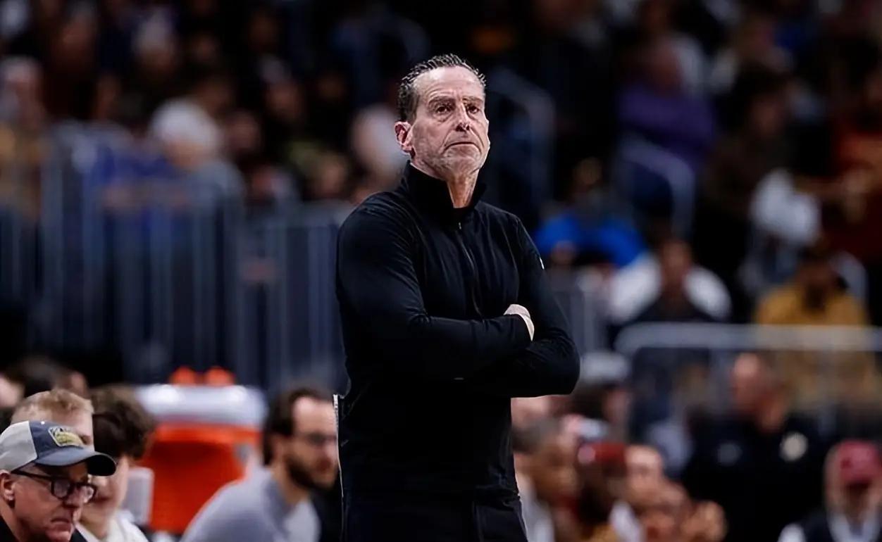 骑士爆冷输球后，主帅阿特金森破防了！ 骑士队在家门口迎战达拉斯独行侠队，结果