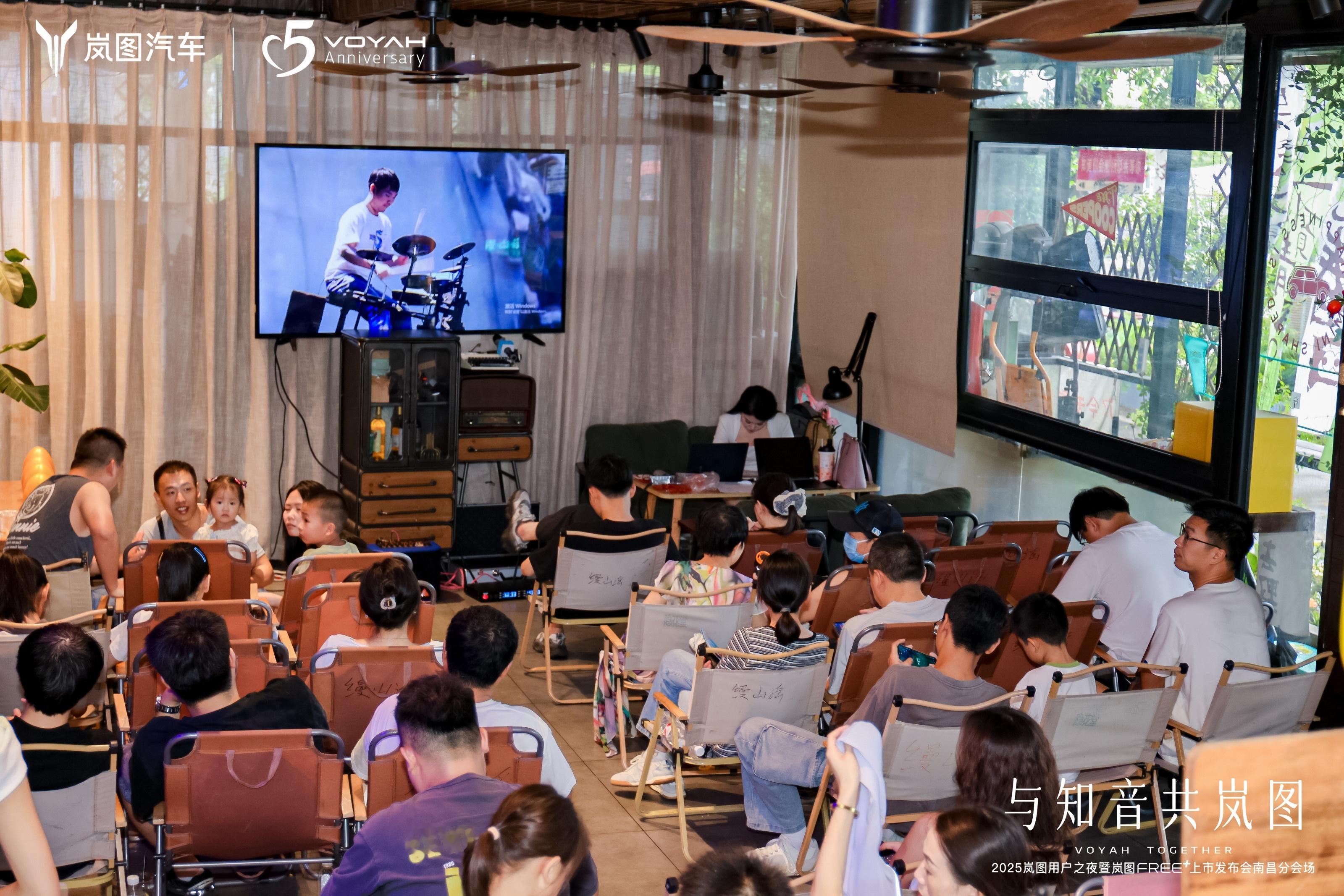 今下午去了岚图Free+南昌发布会，新车21.99万起定价诚意足，还配上华为乾崑