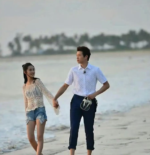 李沁曾说体重最重不超92斤，可这大腿看起来怎么有点粗呢？​​​