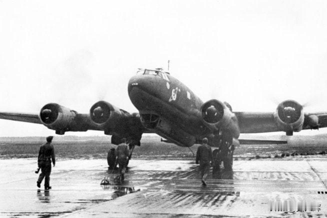 【1943：苏军坦克兵险些在扎波罗热俘虏希特勒】1943年2月17日，决定造