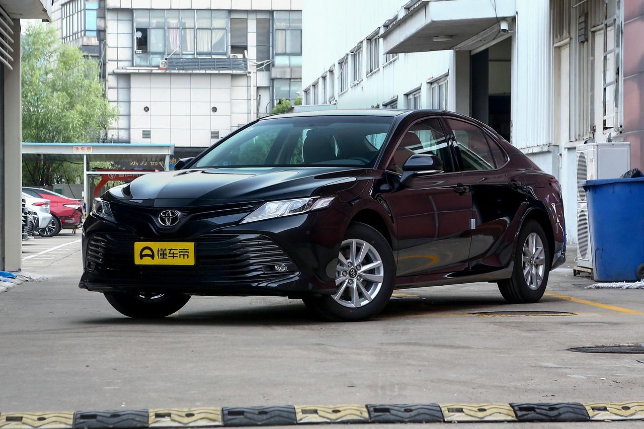 8万块买一下辆2019凯美瑞2.0E精英版的车到底值不值。2019凯美瑞是第八