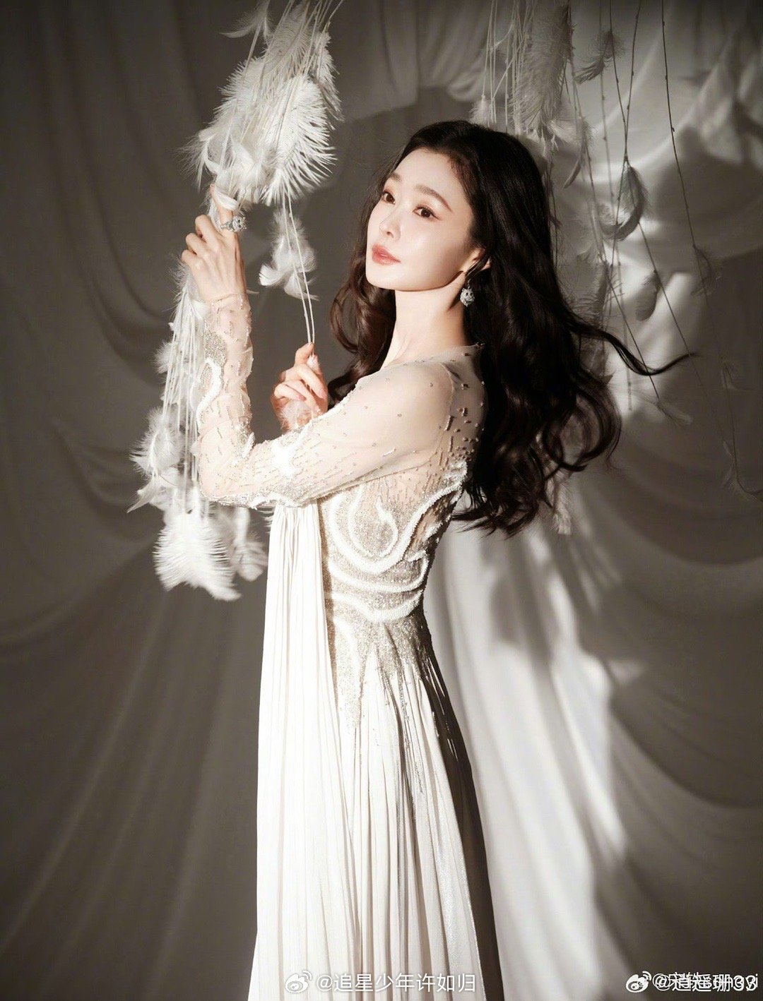 宋轶胎毛刘海又被宋轶的美商折服了！胎毛刘海这种小心机，既修饰了脸型又提升了氛围