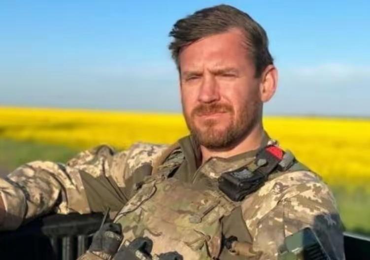 自取灭亡！来自英国的雇佣兵哈里斯在俄乌冲突之中失去了一条腿，之后他回到英国之后