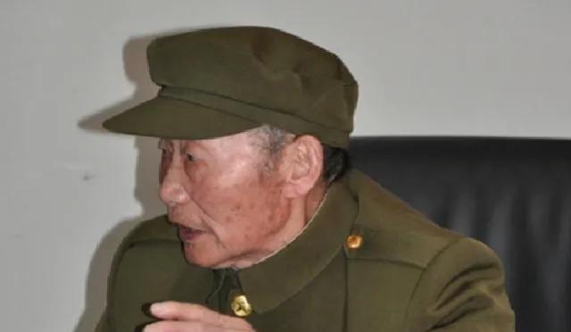1942年冬，浙江温州青田县，22岁的长工雷长久正在替主家扛活，归来途中突然遭遇