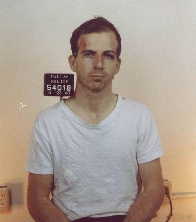 1963年，刺杀肯尼迪的凶手李·哈维·奥斯瓦尔德落网1964年的沃伦委员会认定奥
