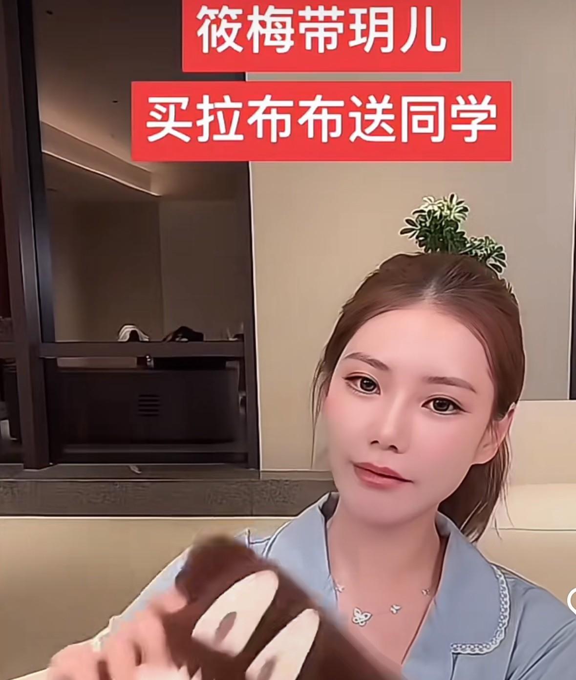 原来小玥儿是个粗心宝宝啊！筱梅带着几个人一起出去玩，到机场了小玥儿才发现没有带