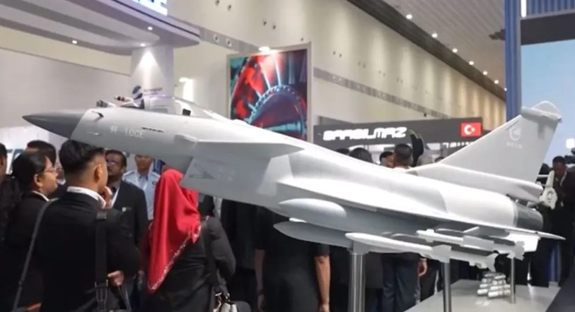 歼-10C战机再次传来好消息。在马来西亚航空展上，中国歼-10C战机闪亮登场。