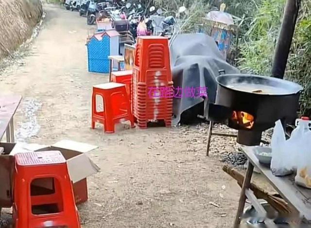 广西一村办白事冷场:正午开不了席,村民直言“他活该”广西某村一场白事近来引