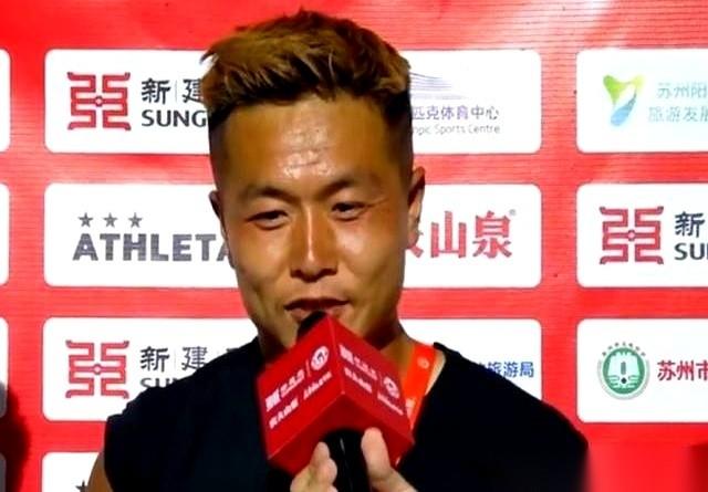 那个杭州梯队的主教练，一个五大三粗的老爷们，在赛后红着眼眶哽咽的那一秒，我心里猛