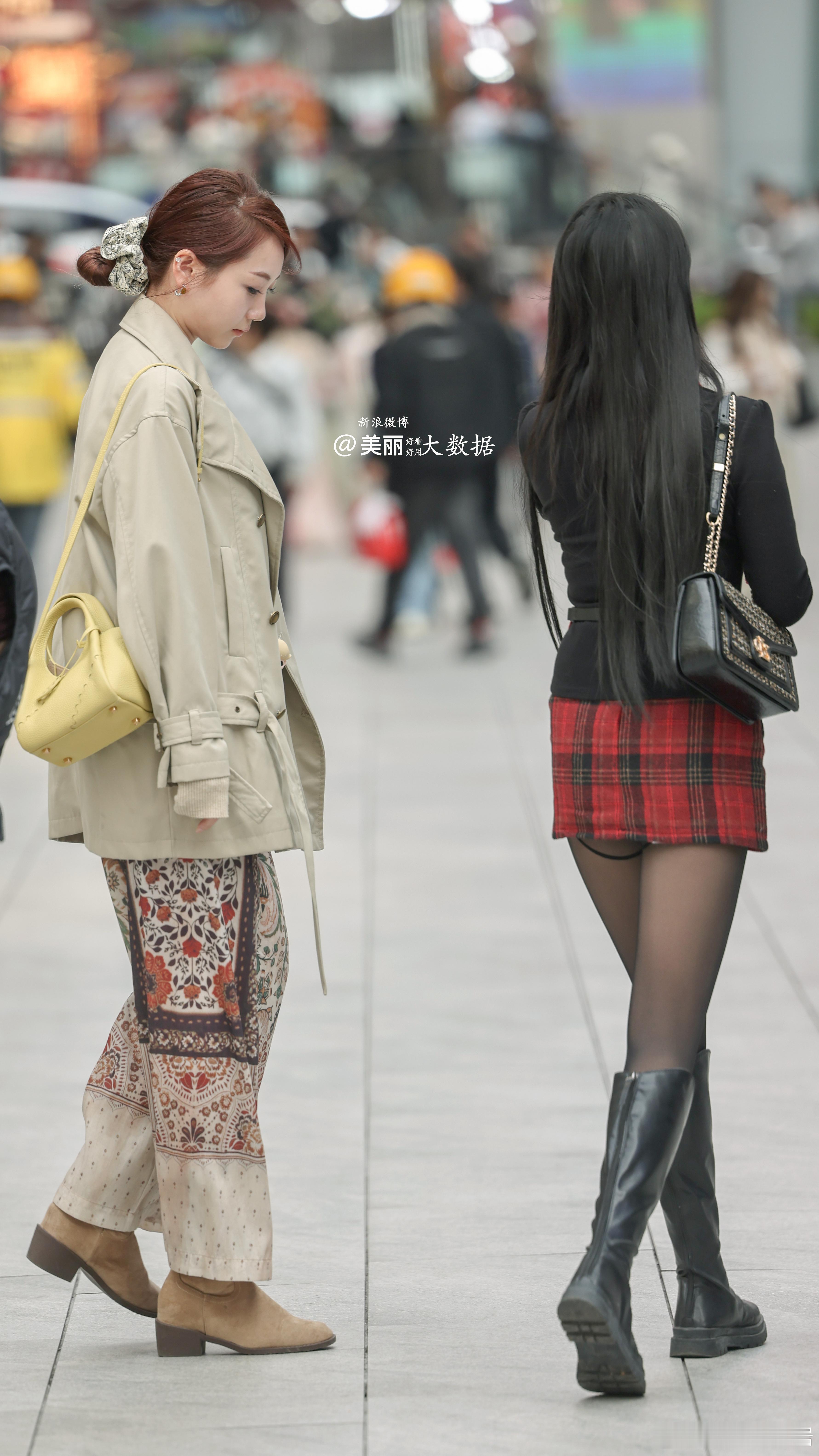 你在看谁？很想让大模型就这张写写文案。