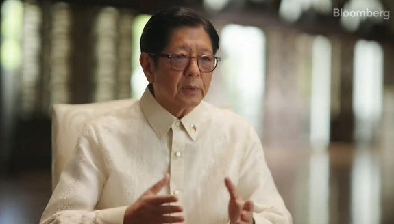 3月24日，小马科斯公开感谢中国出口化肥，称这和争端不一码事！小马科斯是在马尼拉