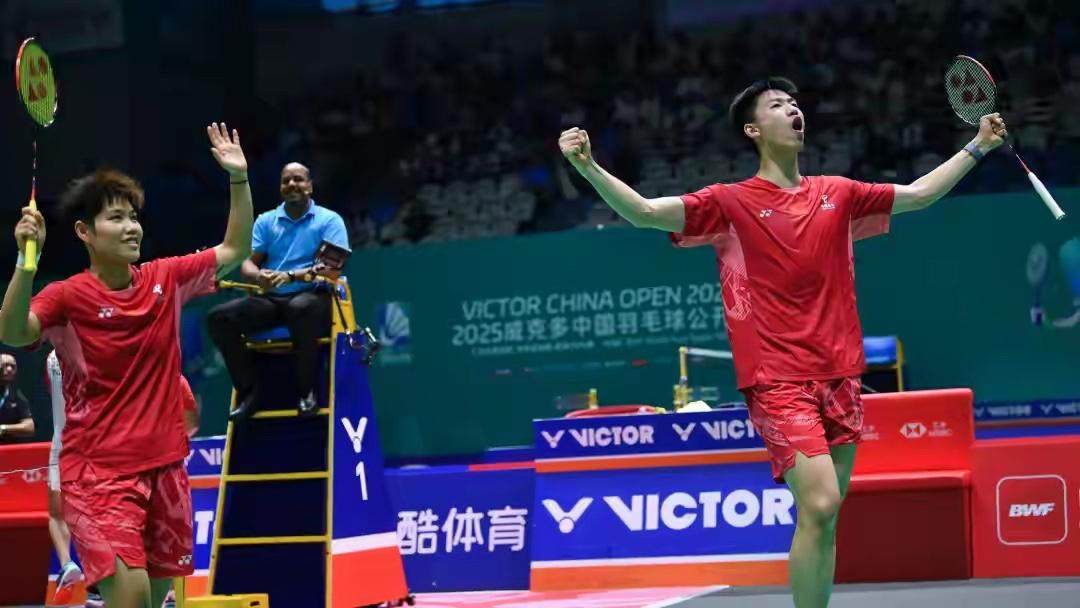 黄东萍不再和冯彦哲搭档后改和更年轻的小将组合，很明显再次起到带动新人的作用！本