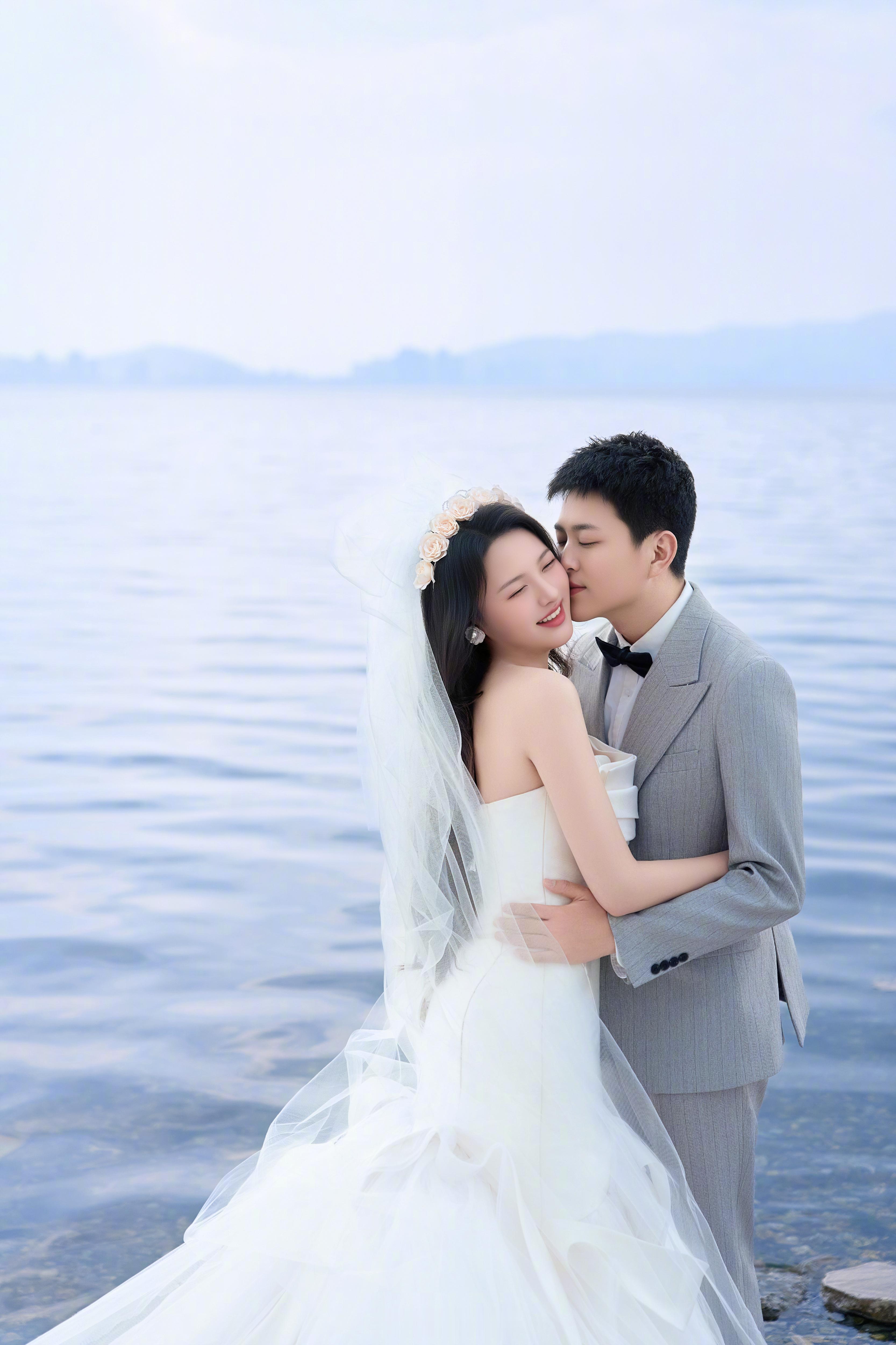 修图老师调了两个色调，大家觉得哪个比较好看​​​