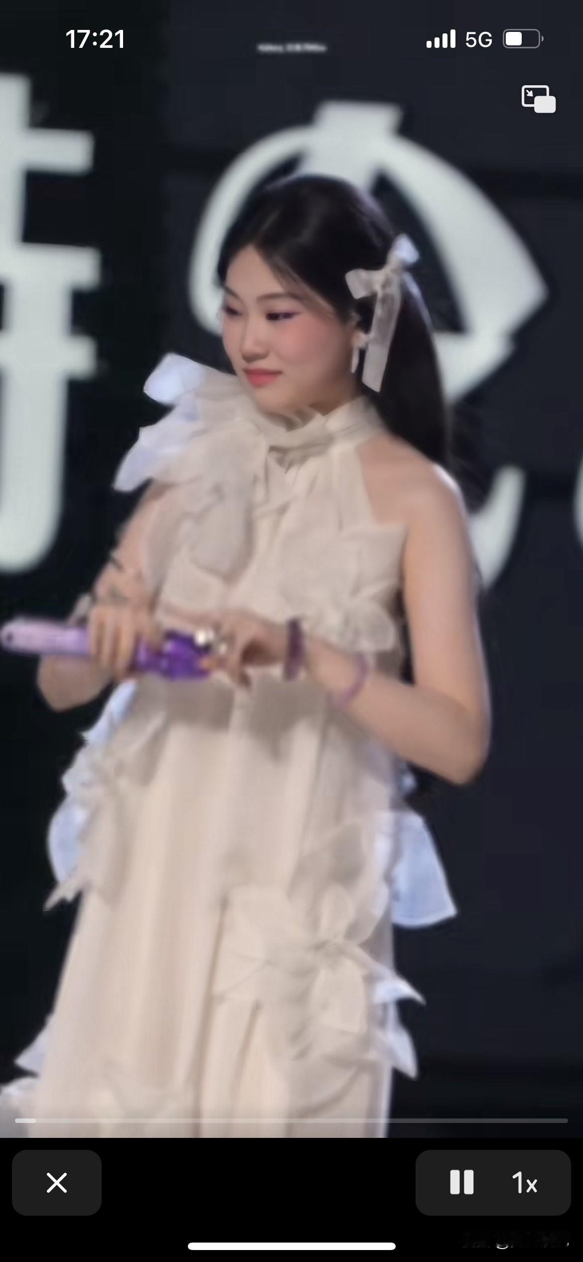 小沈阳女儿唱歌跑调还那么好看，真的是人间精灵，就因为这首跑调歌，才真正认识到她的