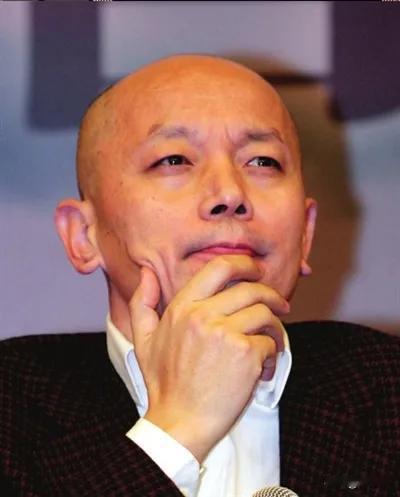 2005年，黄金配角傅彪因肝癌离世。他临终前，葛优说要帮他养儿子、冯小刚承诺替他