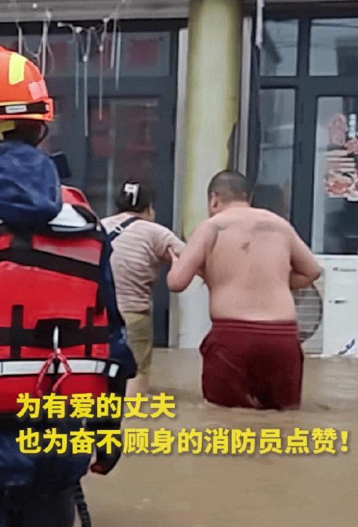 “太暖了！”天津蓟州，一对夫妻经营的驴肉火烧店被洪水淹没，两人被困店内，情况危急