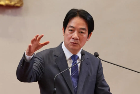 台湾资深媒体人赵少康指出，6月12日晚上赖清德见了曹兴诚、沈伯洋，曹兴诚当面要赖