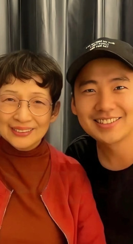 发现了吗？德云社少班主郭麒麟长得居然跟妈妈这么像！眼睛、鼻子还是嘴巴，都散发着妈