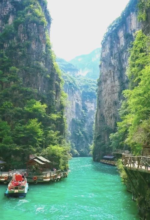 越来越多景区“变味”！强制二次消费泛滥，背后真相太现实不少游客发现，如今的