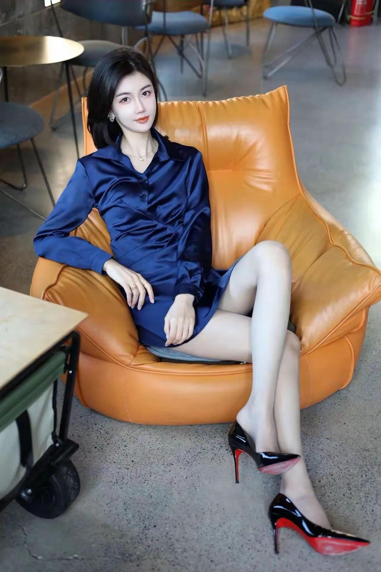 爱不是依附，是两棵独立的树，在风中彼此致意。