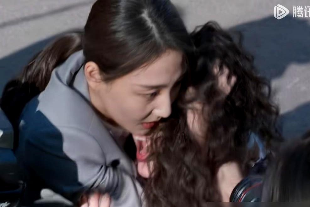 倪妮新剧《隐身的名字》一上来就炸了！丈夫偷走日记出版，还牵出20年前校园悬案，这