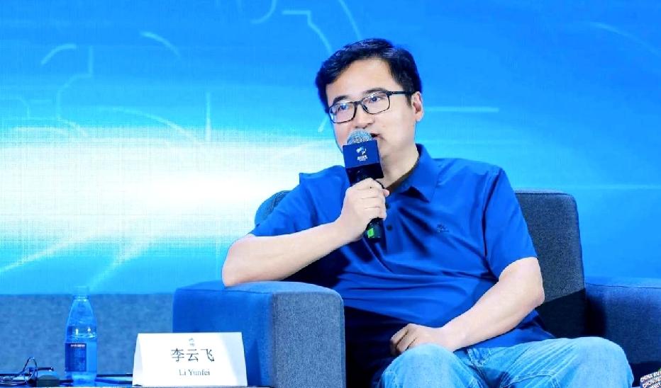“股神”跑了？巴菲特17年赚了30倍，一把清仓比亚迪，有人喊“新能源天塌了”！别