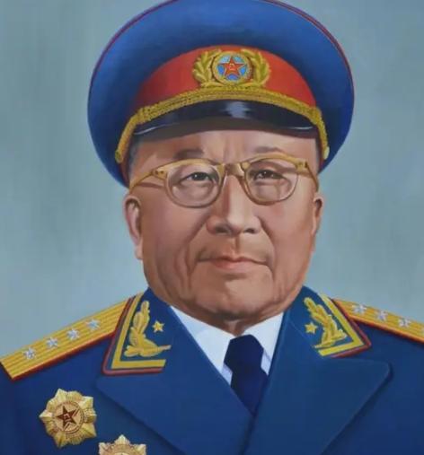1943年7月，张云逸抓住一国军的独生子，对方愿意拿出10挺机枪、100支步枪
