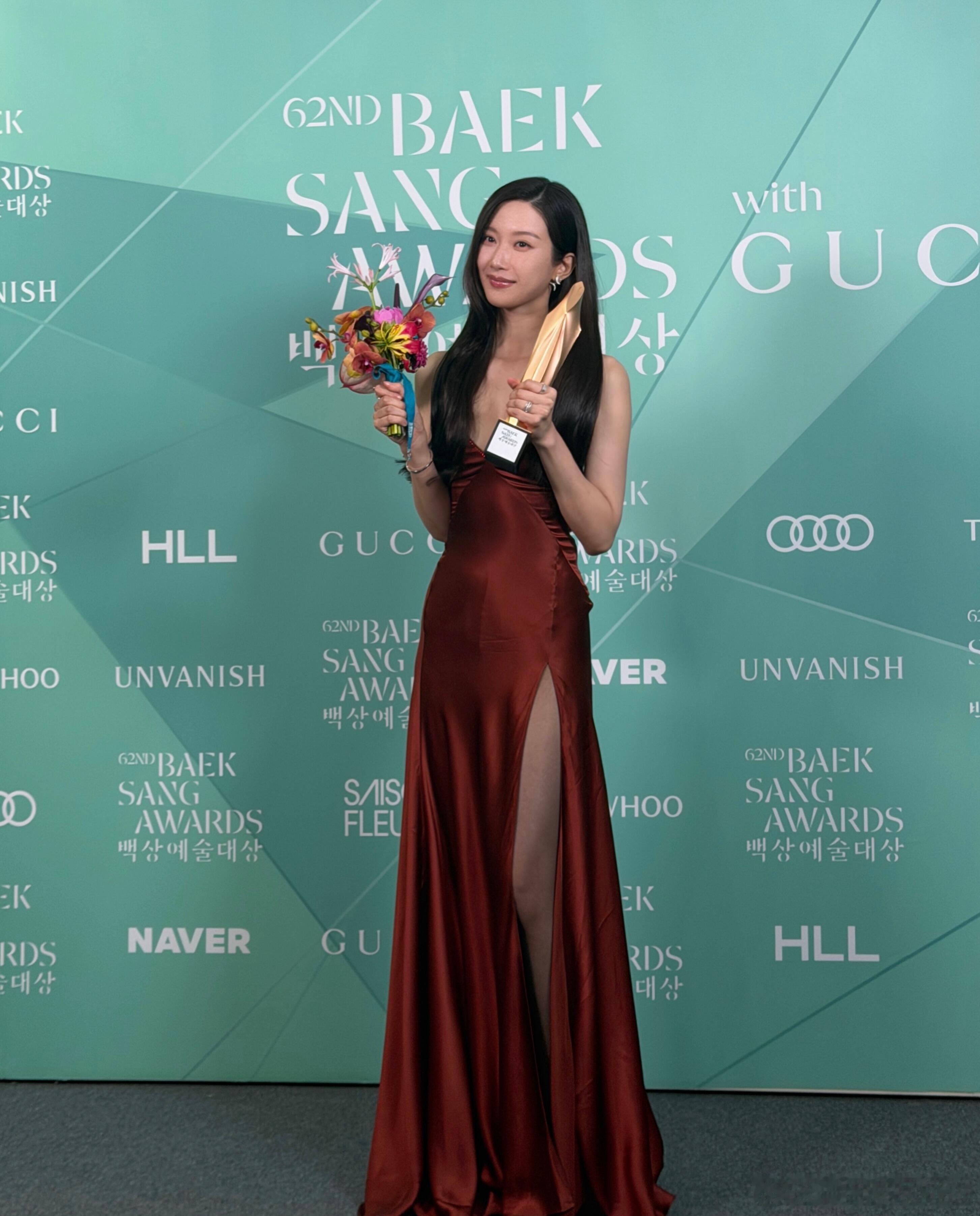 文佳煐成为韩国首位95影后，小韩的梯队建设给到95我们早就给到00了，只不过省略