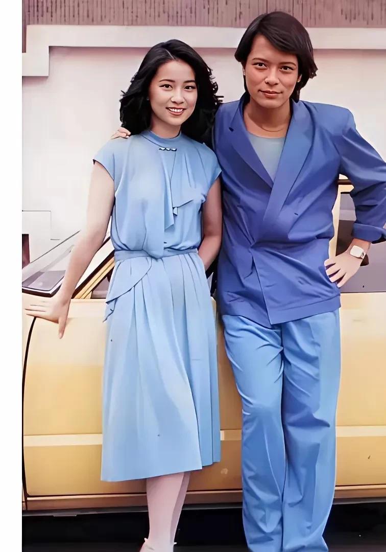 林凤娇的美真的被成龙一人占有啦！这是1980年林凤娇与刘文正的合影。林凤娇真的