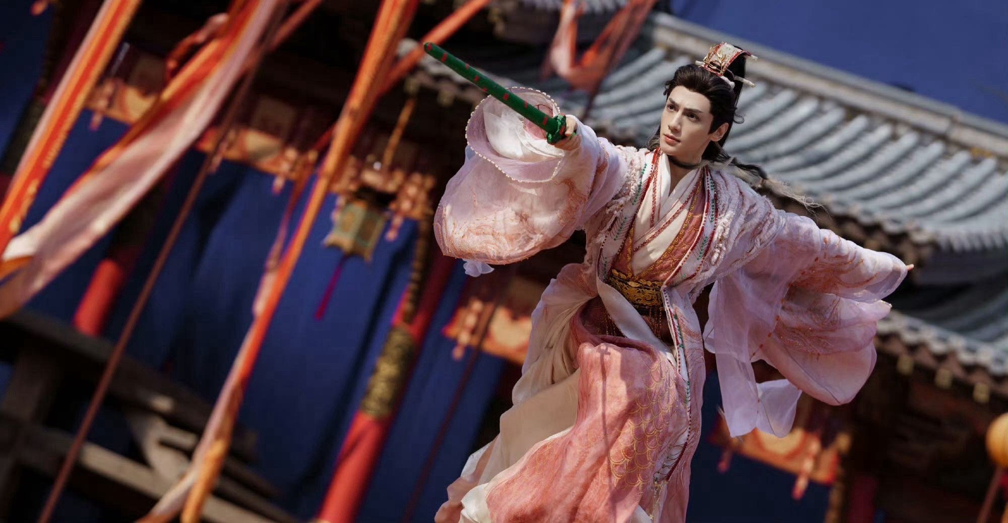 罗云熙这次跳舞开灯了罗云熙《水龙吟》起舞太震撼！星辰环绕中翩然舞动，与昔日澹台