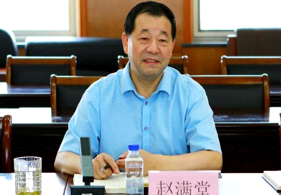 一边被证监会立案调查，一边还在北京谈合作，这事儿是不是有点“剧情反转”感？6月