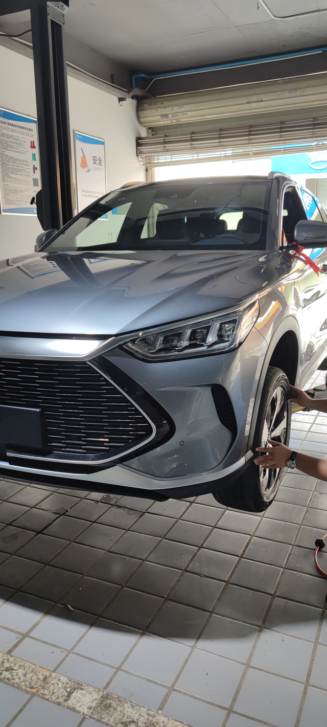 新提车出现共振问题昨天提车开了100km，觉得车子有共振，尤其方向盘和油门有细