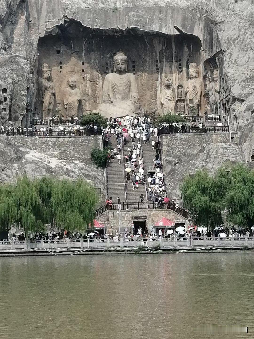 别只知道卢舍那大佛！龙门奉先寺藏着被90%游客忽略的盛唐密码站在伊河对岸望