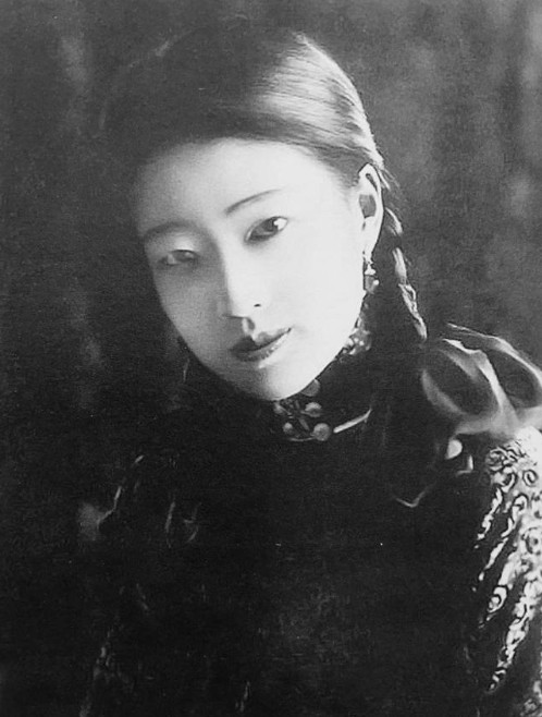 1953年，傅玉芳自觉时日不多，便把当清洁工的丈夫叫到跟前，说：“我骗了你，我