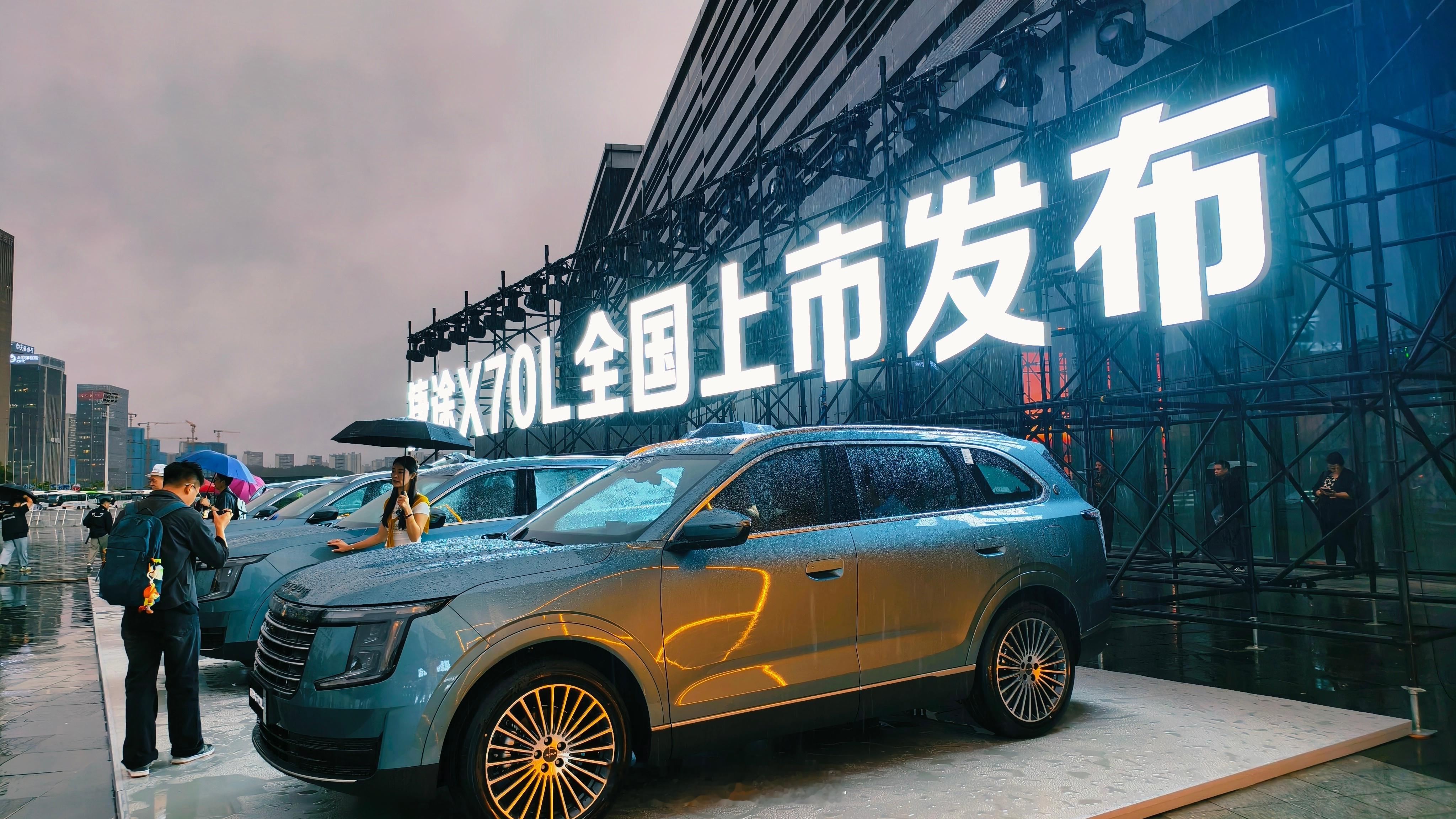 奇瑞捷途双喜临门奔走相告！今天汽车圈的快乐是奇瑞给的——一边是奇瑞汽车正式挂牌