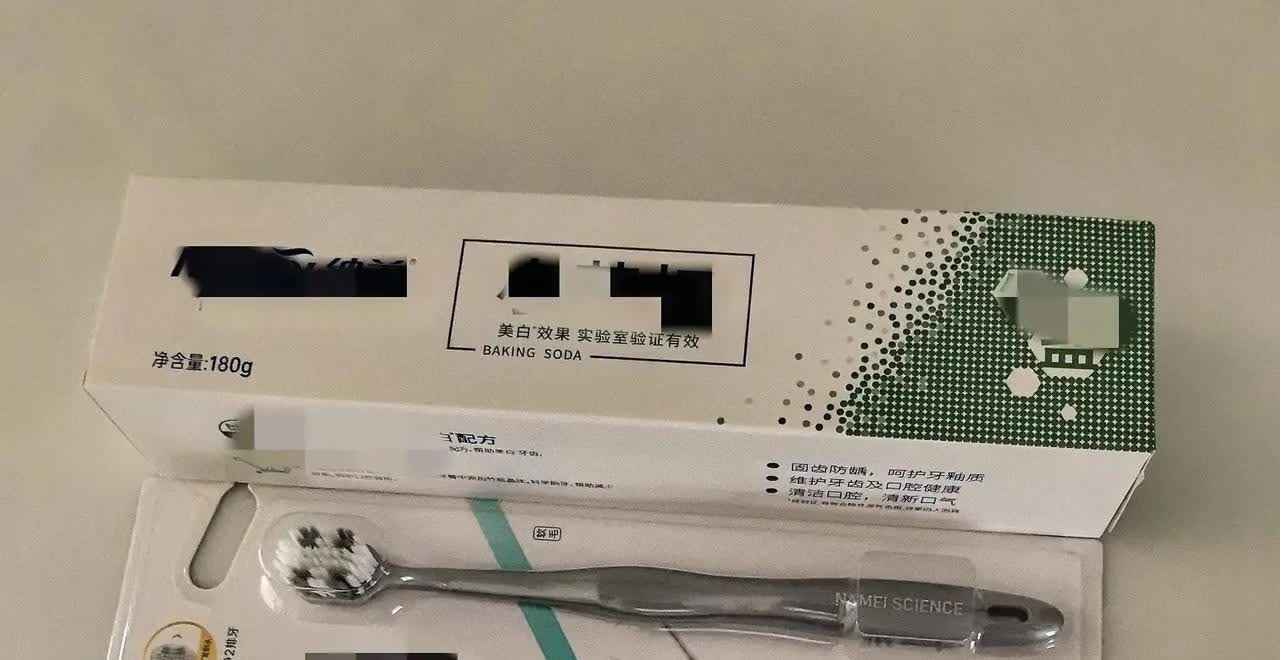 下班路上老婆来电话，让我顺道去超市买把豆角，说小孩想吃焖面。到了超市，买