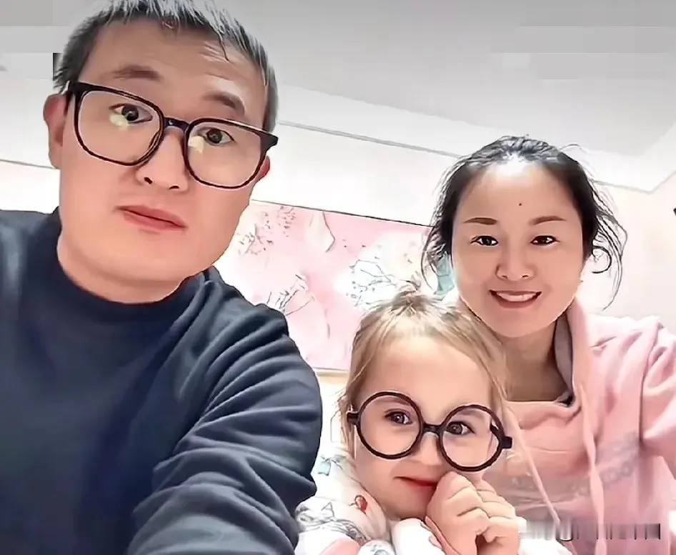 网友炸锅了！！江苏夫妻生下“混血”女娃，全家懵圈！真相竟是尘封70...