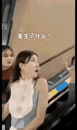 女孩们被帅哥亲，还一脸的兴奋，瞅瞅啥情况无语了[捂脸哭]