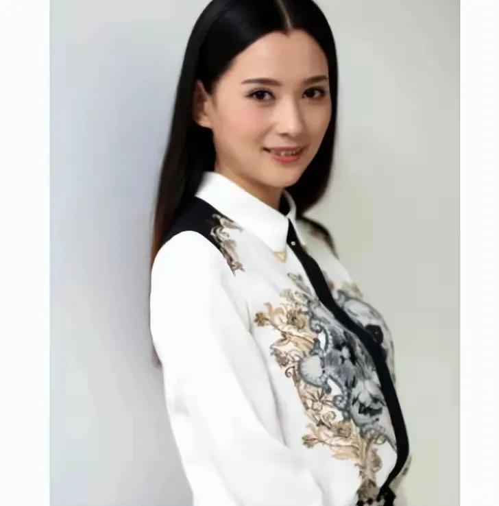 森林北与章子怡比，确实不仅没有章子怡漂亮，也没有章子怡名气大，更没有章子怡的气质
